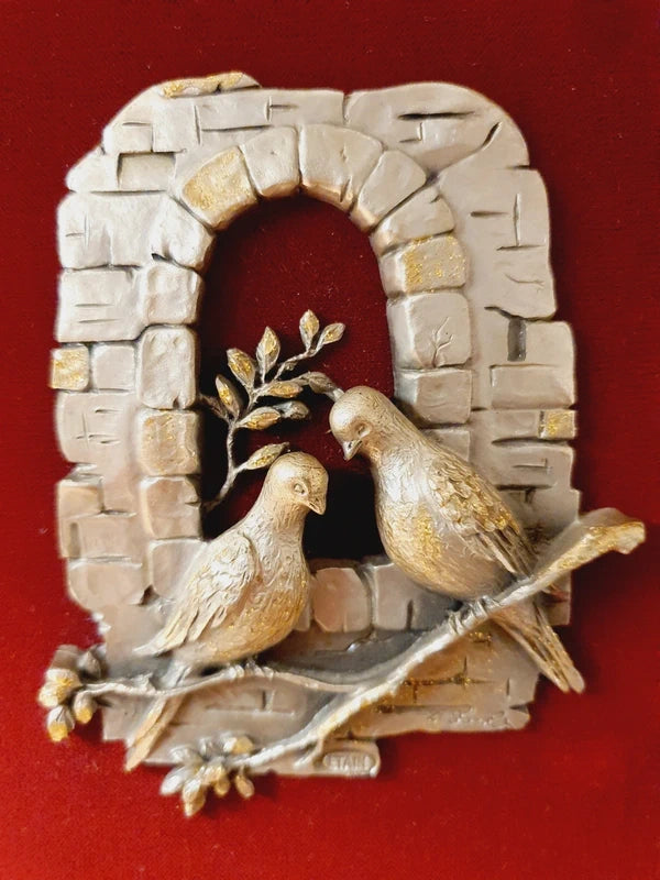 Tableau Bas-Relief "Les Étains du Prince" – Couple de Colombes sur Gui - LVR