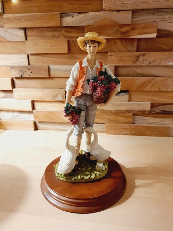 Figurine Vintage "Le Vigneron et ses Oies" – The Leonardo Collection (1991) - LVR