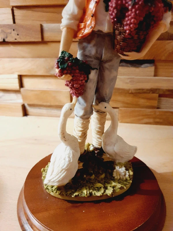 Figurine Vintage "Le Vigneron et ses Oies" – The Leonardo Collection (1991) - LVR