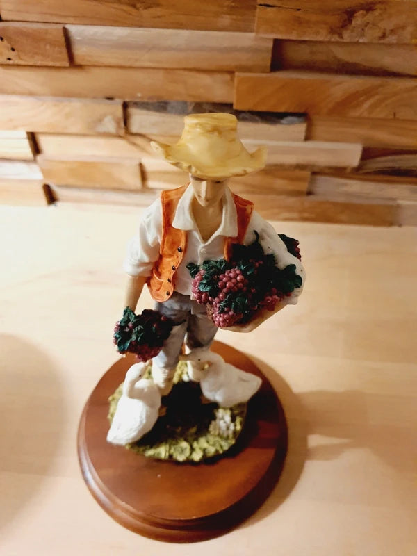 Figurine Vintage "Le Vigneron et ses Oies" – The Leonardo Collection (1991) - LVR