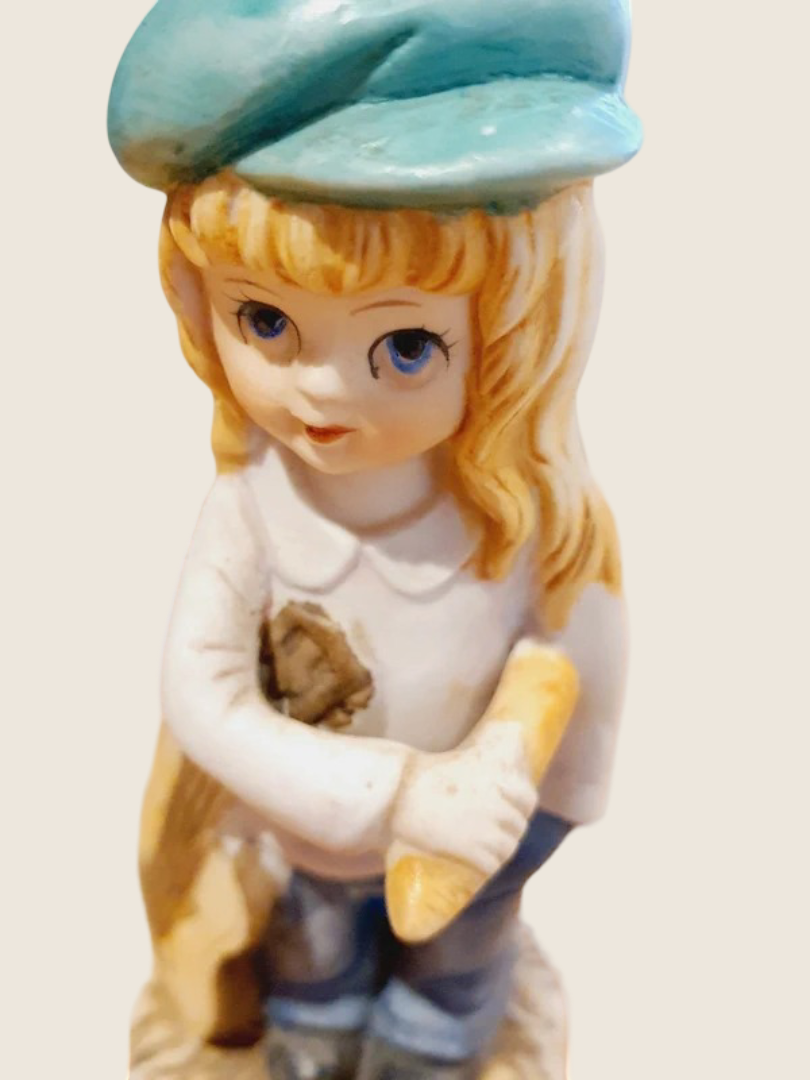 Figurine Vintage "Titi Parisien" – Fillette Gavroche & Baguette (Style Michel Thomas) - LVR