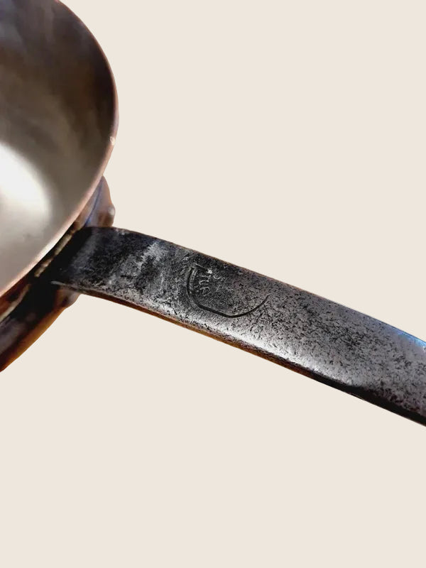 Casserole en Cuivre Martelée Main : L'Âme des Dinandiers (50-70's) - LVR