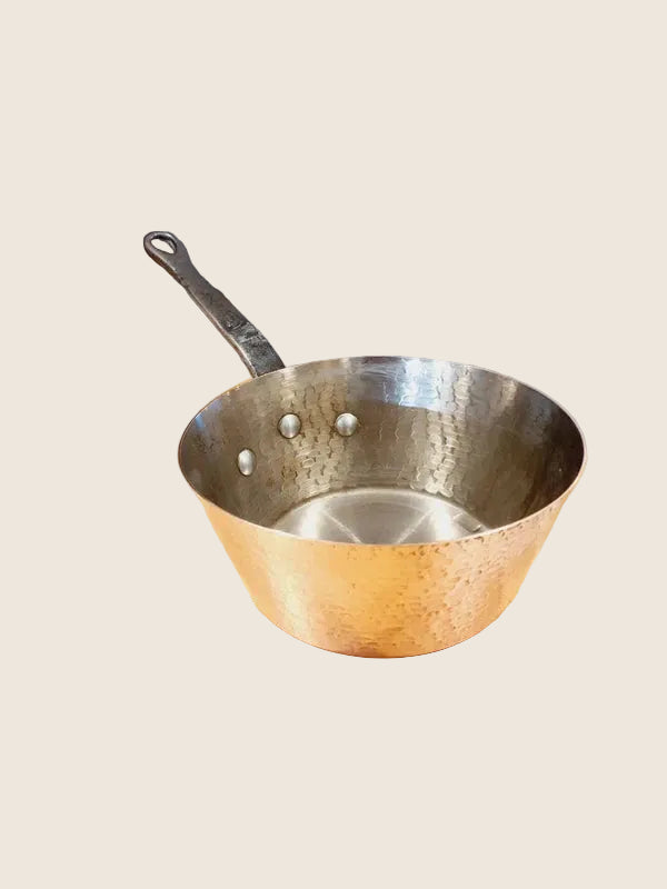 Casserole en Cuivre Martelée Main : L'Âme des Dinandiers (50-70's) - LVR