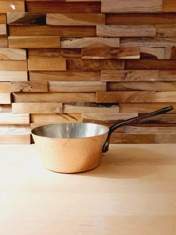 Casserole en Cuivre Martelée Main : L'Âme des Dinandiers (50-70's) - LVR