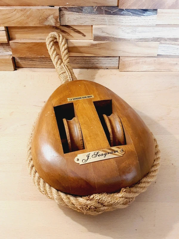 Poulie de Marin Vintage : "Le Verdon-sur-Mer" & J. Seagram – Esprit Yacht Club ⚓️ - LVR