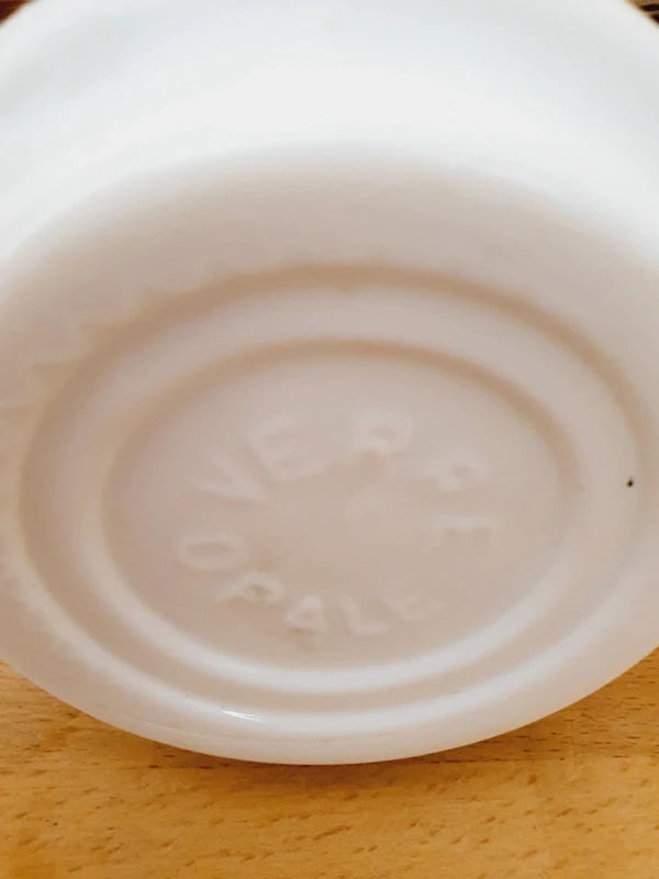 Vase en Verre Opale "Tulipes en Relief" : Éclat et Romantisme Vintage🌷 - LVR