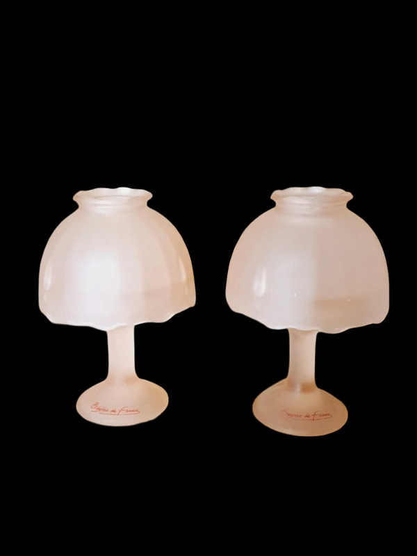 Paire de Bougeoirs Verre Dépoli Rose Poudré : Esprit Bergère de France (Années 80) - LVR