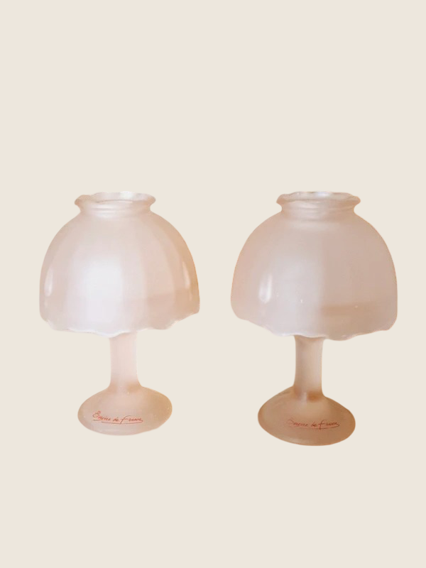 Paire de Bougeoirs Verre Dépoli Rose Poudré : Esprit Bergère de France (Années 80) - LVR