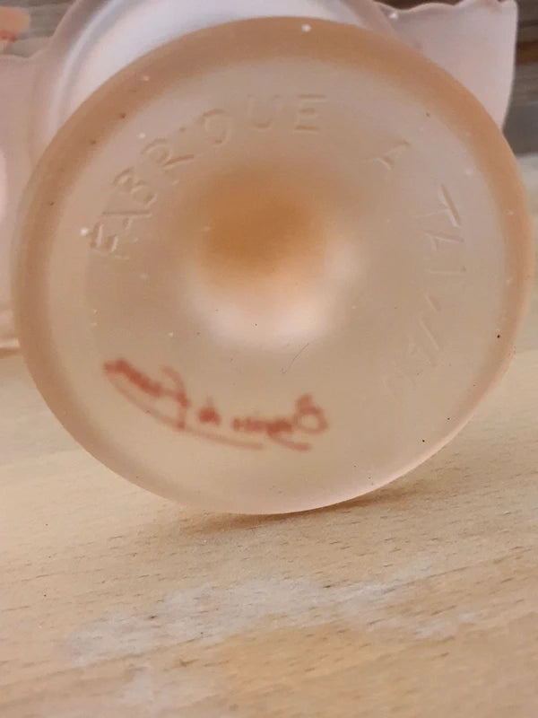Paire de Bougeoirs Verre Dépoli Rose Poudré : Esprit Bergère de France (Années 80) - LVR