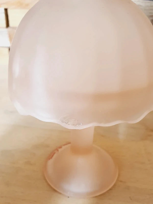 Paire de Bougeoirs Verre Dépoli Rose Poudré : Esprit Bergère de France (Années 80) - LVR