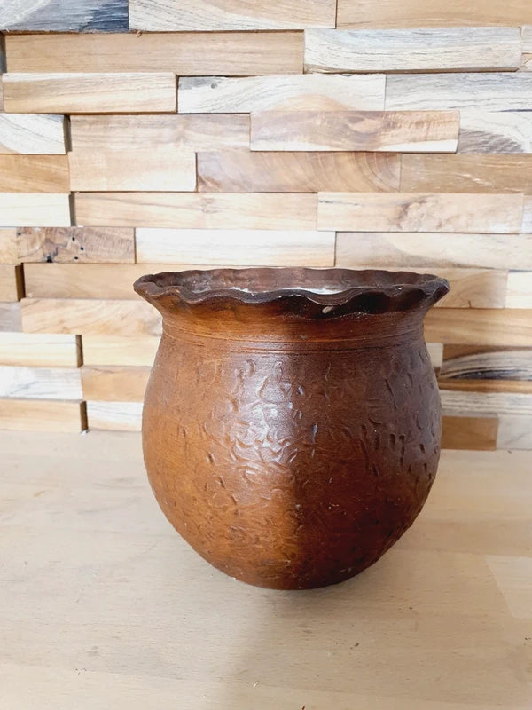 Cache-Pot Artisanal "Écorce" : Esprit Brutaliste et Gravures Florales (Années 70) 🏺 - LVR