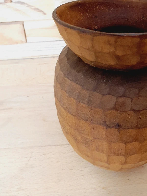 Vase Sculptural en Bois Tourné : Design Minimaliste et Coupe Asymétrique 🪵 - LVR