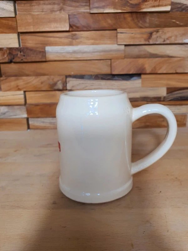Petite choppe à bière vintage Kronenbourg en grès crème avec logo rouge et signature Baudoin RF Belgium gravée sous la base.