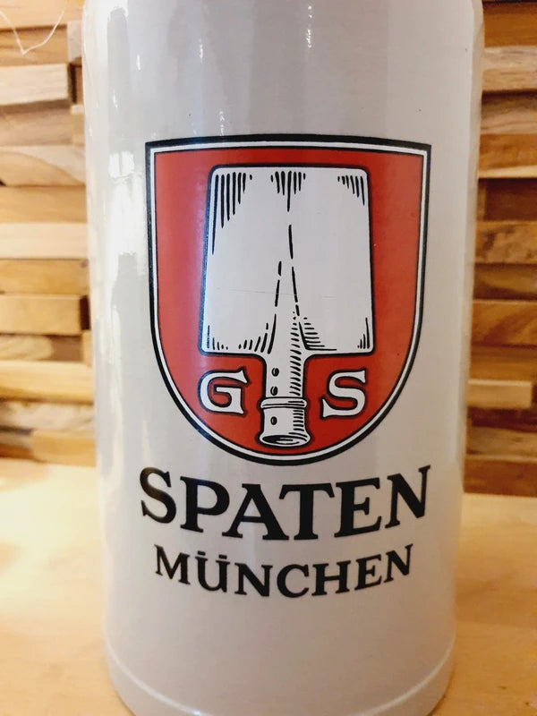 Très grande choppe à bière en grès gris avec logo rouge Spaten München et bandes blanches, contenance 5 litres, style bavarois vintage.
