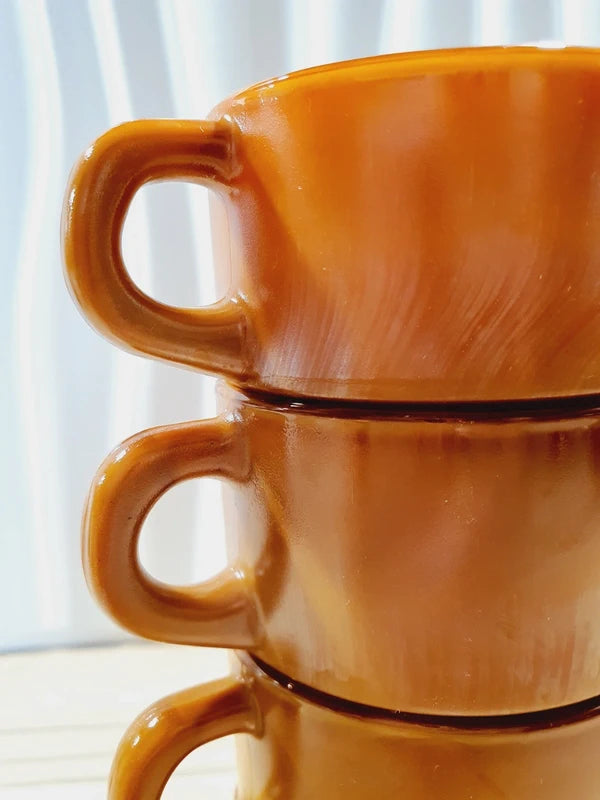 Lot de 8 Tasses à Café Arcopal "Volcan" : L'Esprit Pop des Années 70