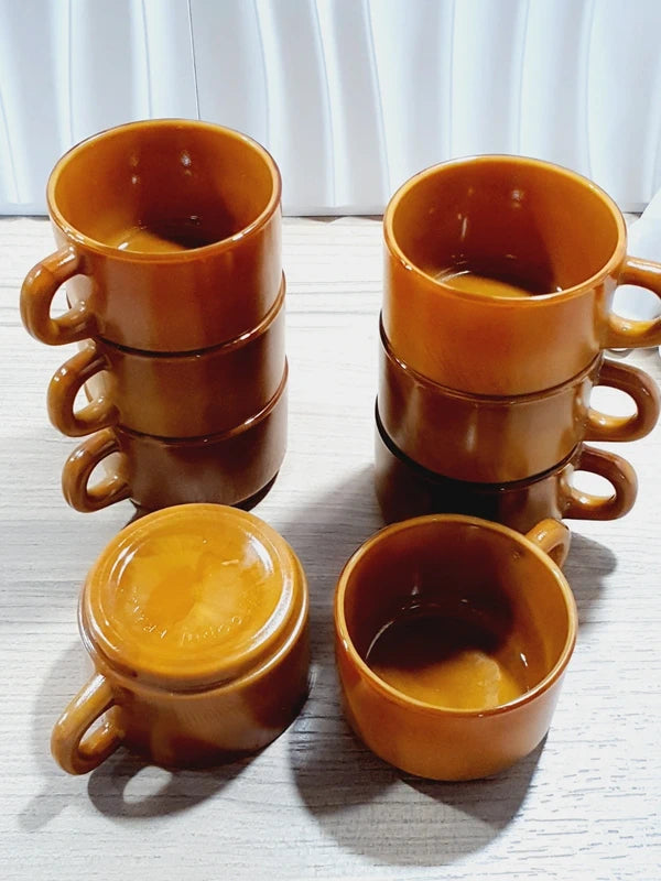 Lot de 8 Tasses à Café Arcopal "Volcan" : L'Esprit Pop des Années 70