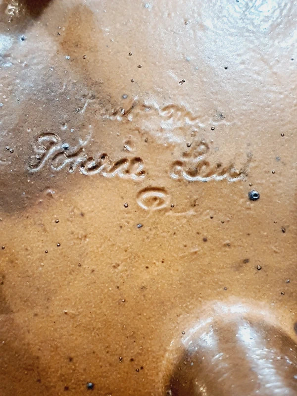 Pot chaudron tripode en grès émaillé vintage fait main avec couvercle et anses latérales, style déco rustique et campagnard.