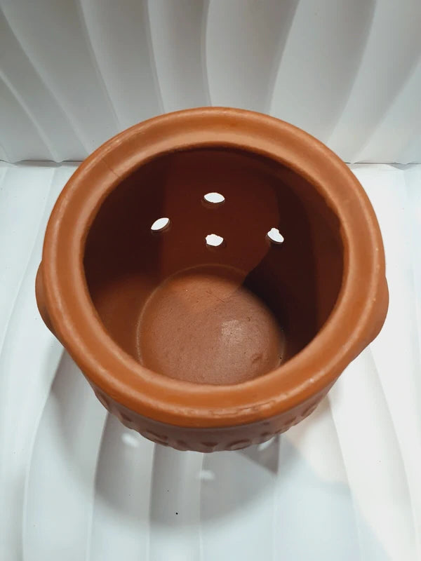 Pot à oignons vintage en terre cuite naturelle des années 1970 avec inscription en relief Oignons et trous d'aération circulaires à la base