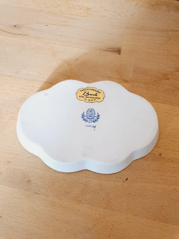 Coupelle festonnée en porcelaine de Hongrie Herend décor Apponyi Framboise peint à la main et dorure or fin.
