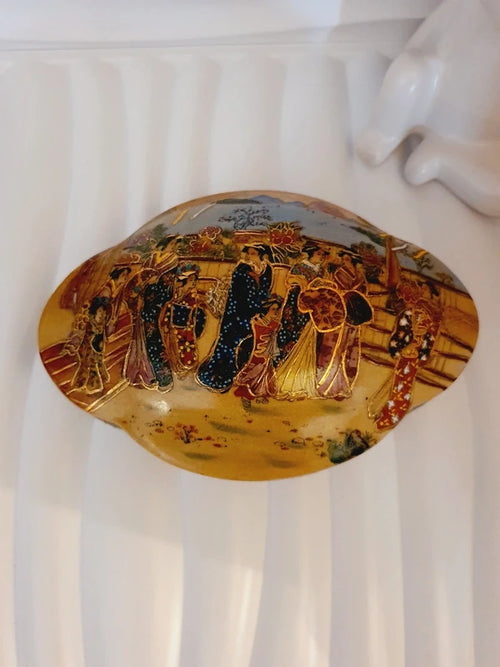 Boîte à Bijoux Vintage Satsuma en Porcelaine : Scène de Cérémonie Dorée (1970-80)