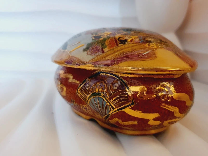 Boîte à Bijoux Vintage style Satsuma en Porcelaine : Scène de Cérémonie Dorée (1970-80)