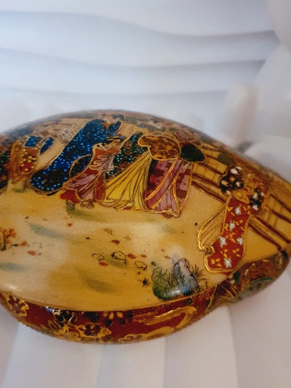 Boîte à Bijoux Vintage style Satsuma en Porcelaine : Scène de Cérémonie Dorée (1970-80)