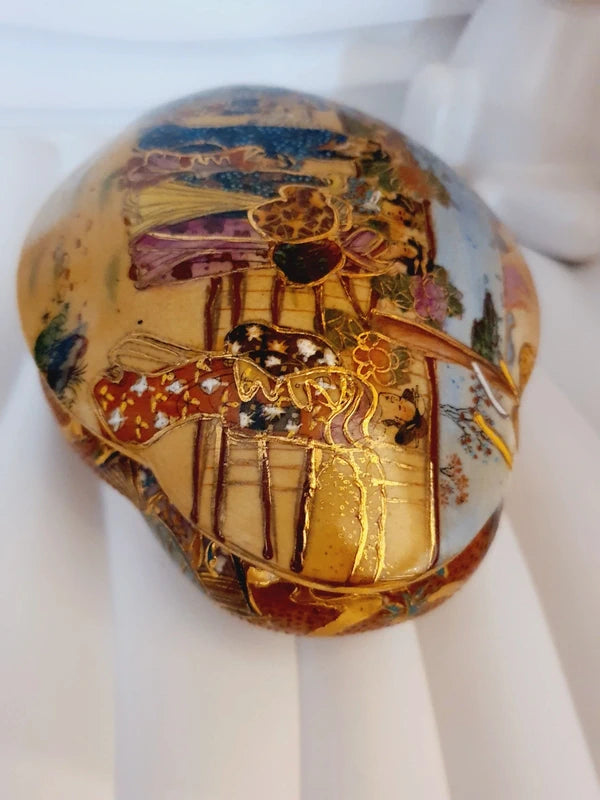 Boîte à Bijoux Vintage style Satsuma en Porcelaine : Scène de Cérémonie Dorée (1970-80)
