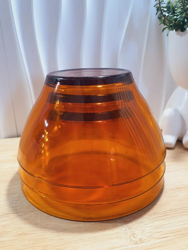 Trois bols en verre trempé ambré Duralex vintage des années 1970 de fabrication française, vaisselle rétro de couleur orange ambré / marron clair transparente.