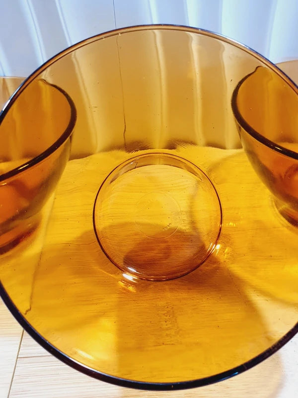 Trois bols en verre trempé ambré Duralex vintage des années 1970 de fabrication française, vaisselle rétro de couleur orange ambré / marron clair transparente.