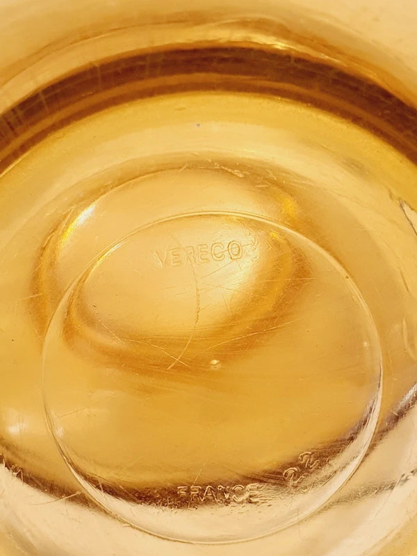 Deux bols en verre trempé de couleur ambrée transparente de la marque Vereco France datant des années 1970, vaisselle vintage d'époque pour la table ou la décoration rustique.