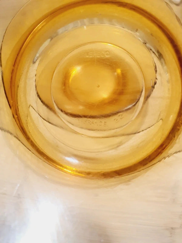 Deux bols en verre trempé de couleur ambrée transparente de la marque Vereco France datant des années 1970, vaisselle vintage d'époque pour la table ou la décoration rustique.